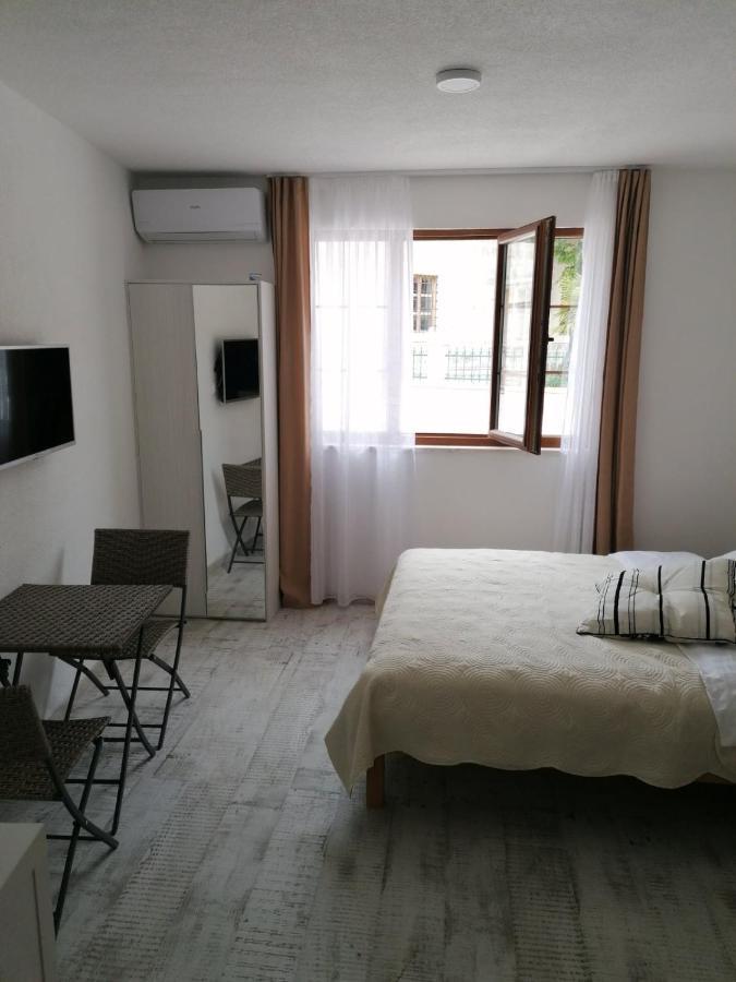 Vila Mira Aparthotel Trebinje Buitenkant foto